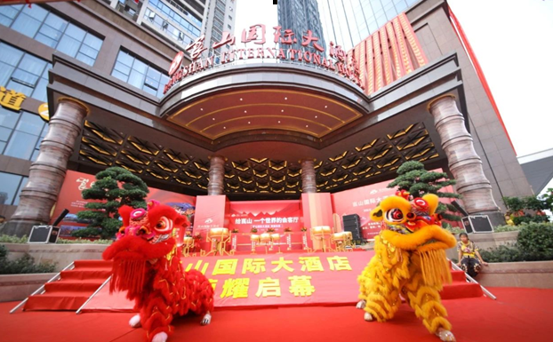 项目总经理王洪亮先生参加瀚元新宁酒店管理项目开业盛典(图1)
